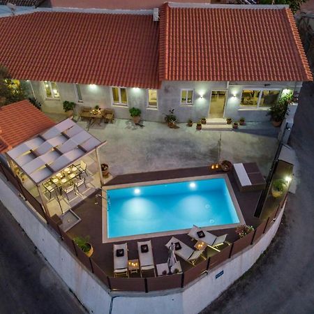 Villa Roxanne Galatás Buitenkant foto