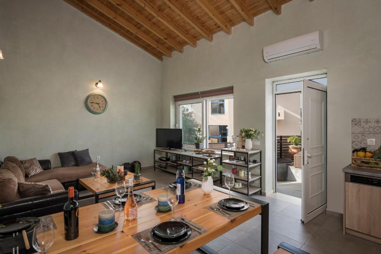 Villa Roxanne Galatás Buitenkant foto
