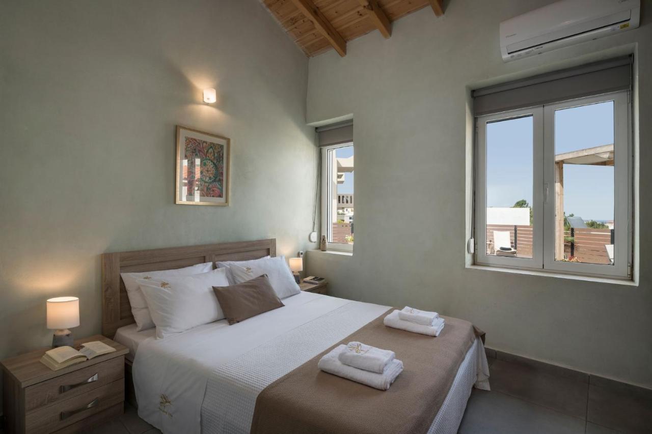 Villa Roxanne Galatás Buitenkant foto