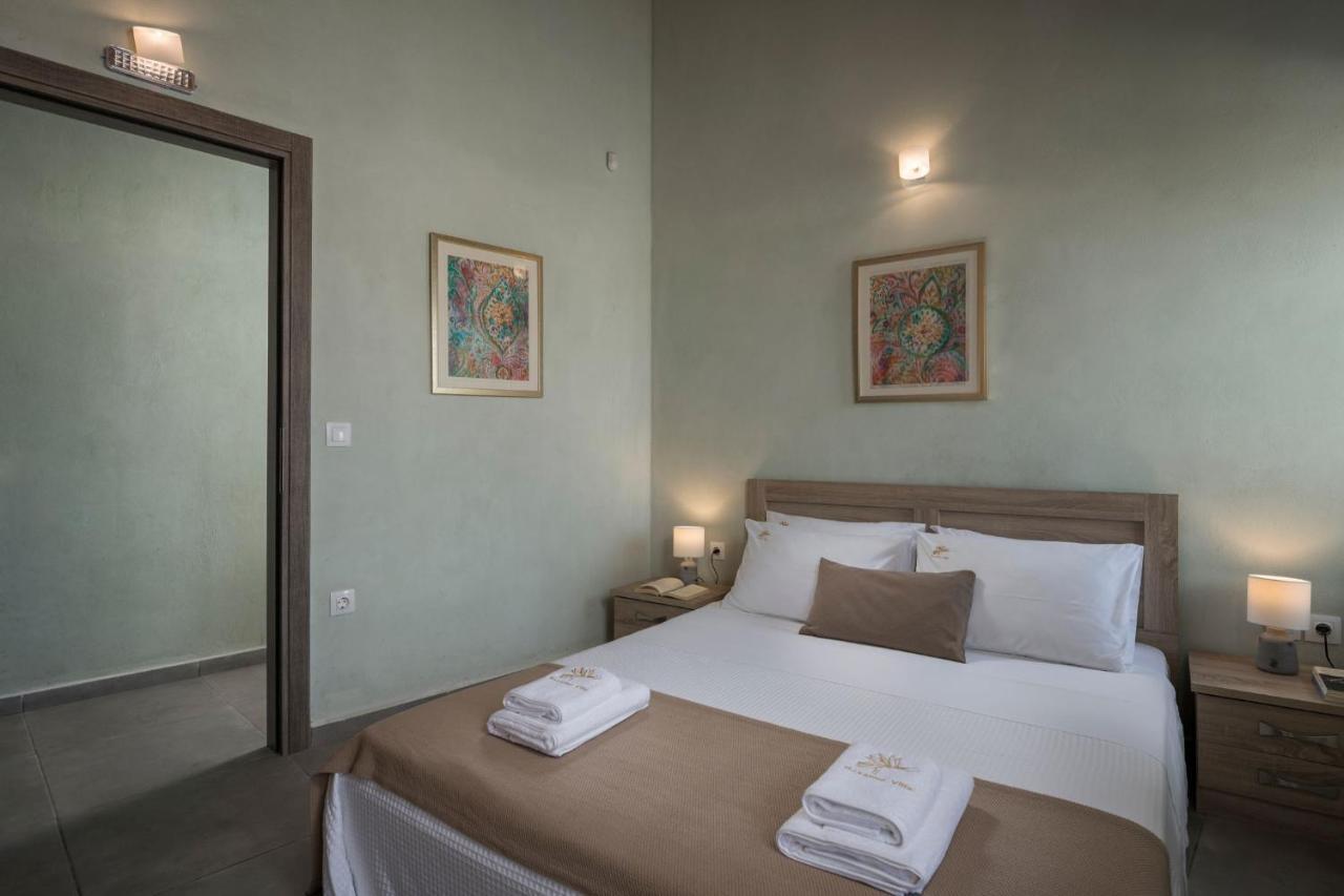 Villa Roxanne Galatás Buitenkant foto