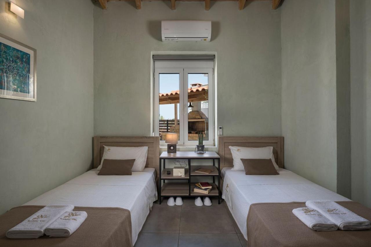 Villa Roxanne Galatás Buitenkant foto