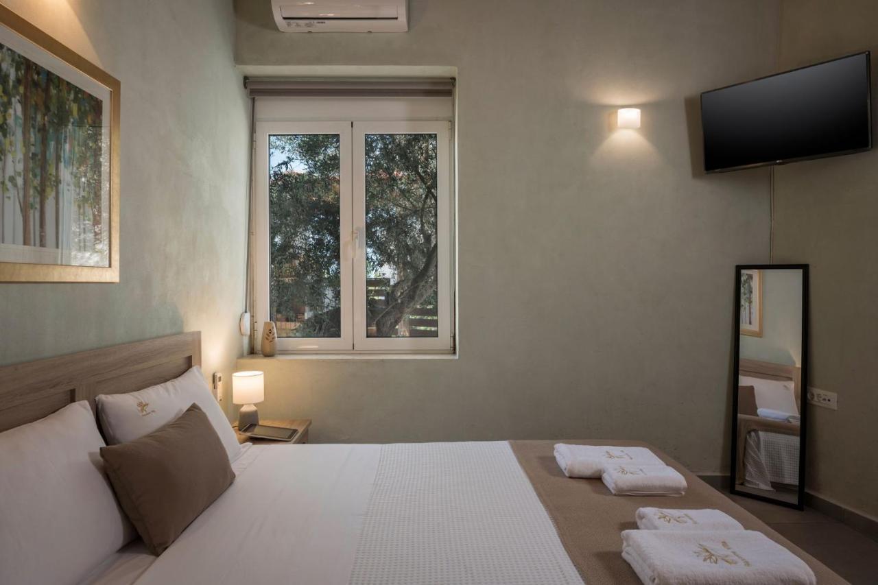 Villa Roxanne Galatás Buitenkant foto