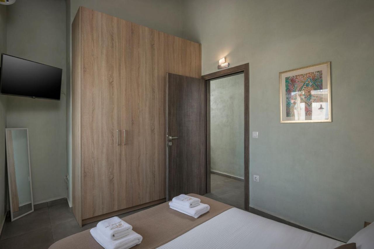 Villa Roxanne Galatás Buitenkant foto